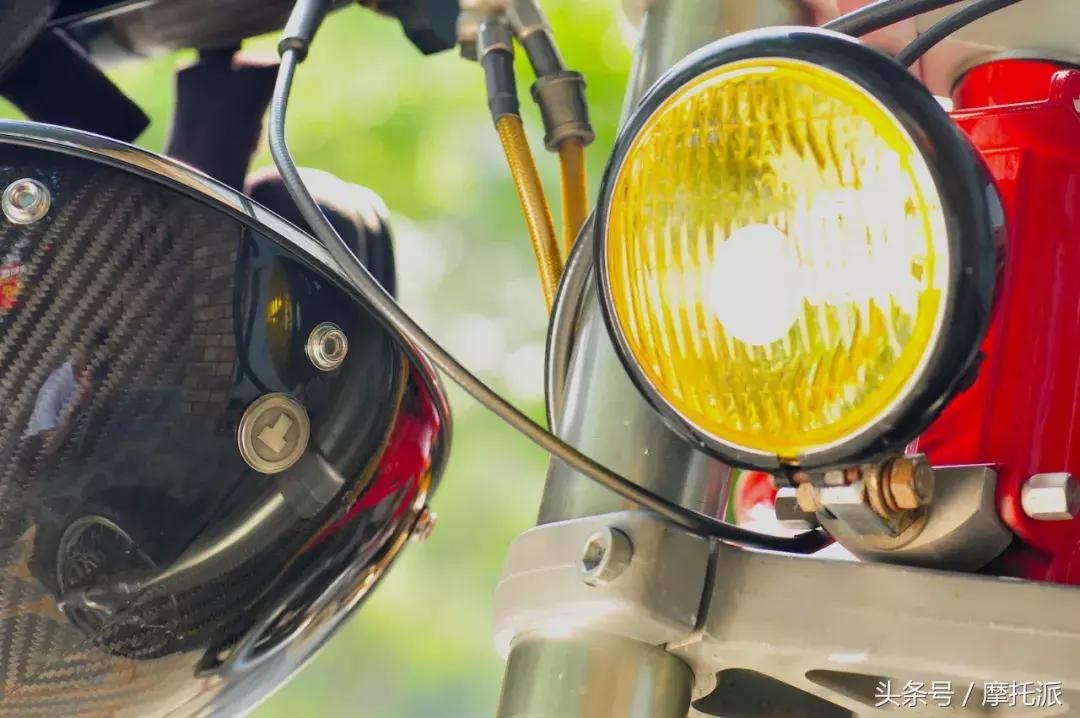 售价880元的TORC碳纤复古盔，了解一下