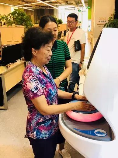 CCFA创会会长郭戈平到访乐语，探讨商业+健康的N种可能