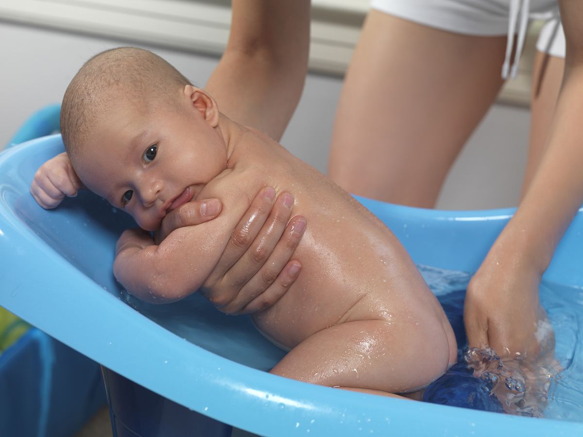 顺产挤压了脑袋有好处吗,顺产产道挤压对胎儿真的有好处吗