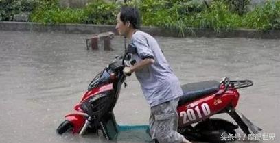 下雨天摩托车化油器进水怎么解决,下雨天摩托车进水了