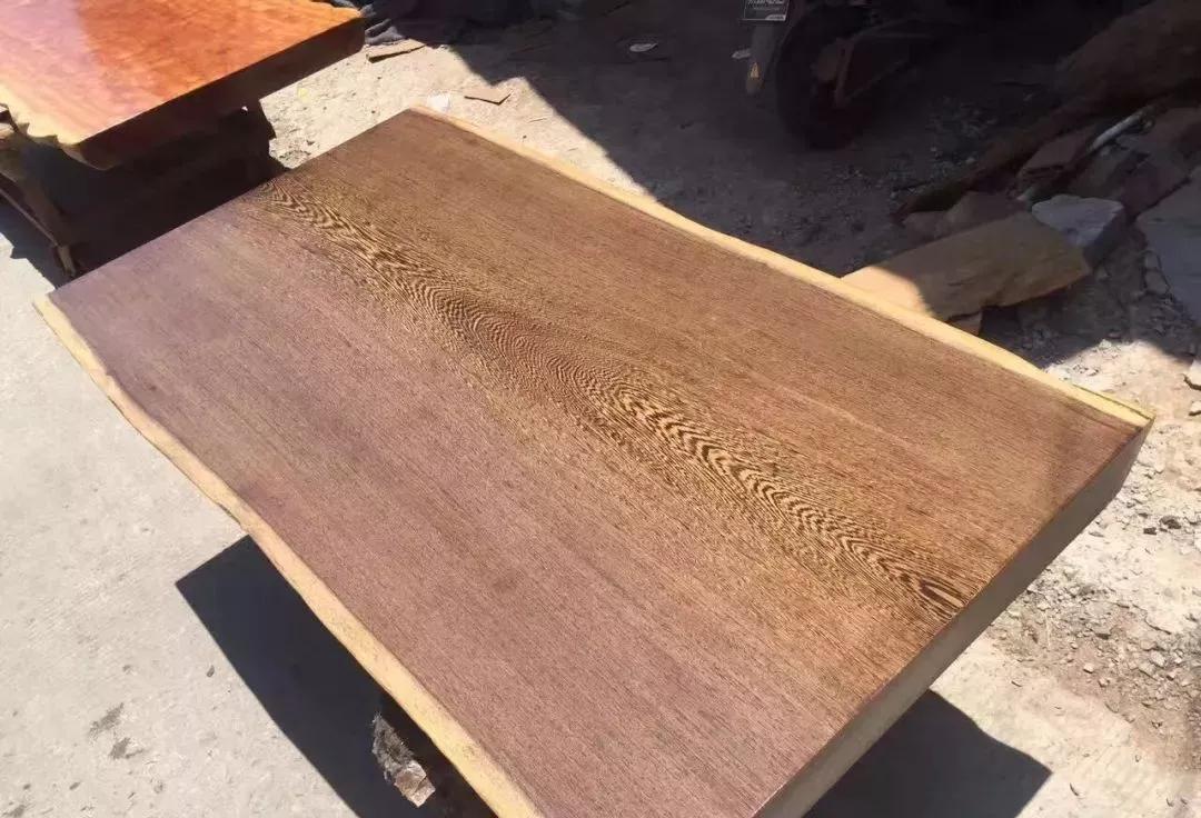 红木家具鸡翅木颜色,红木里鸡翅木排第几