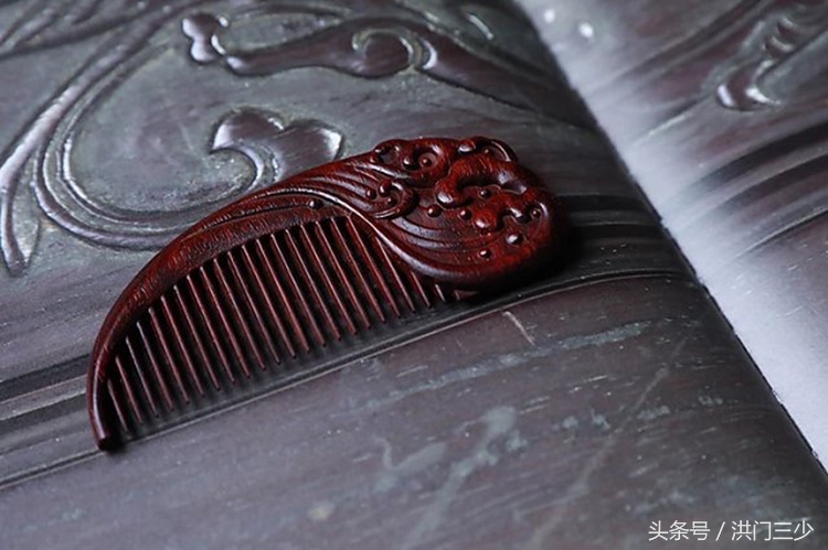 梳头用什么材质梳子好,用什么梳子梳头比较好