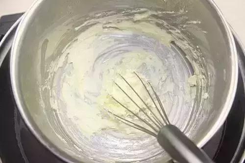 巴斯特乳酪蛋糕开裂是怎么回事,轻乳酪蛋糕为什么要裂口