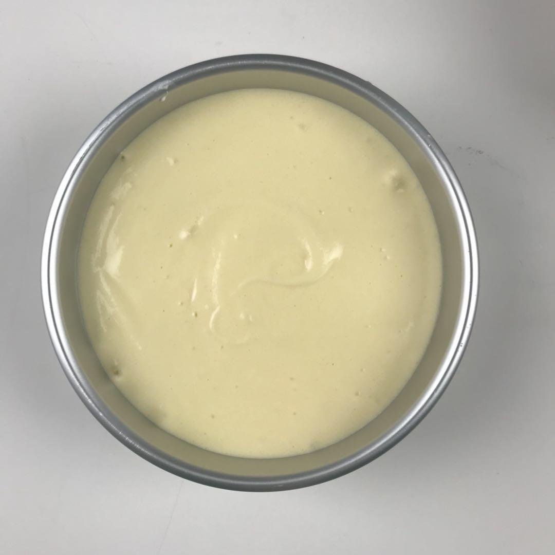 蛋糕奶油裱花零基础视频教程,最简单的纯白色奶油裱花蛋糕视频