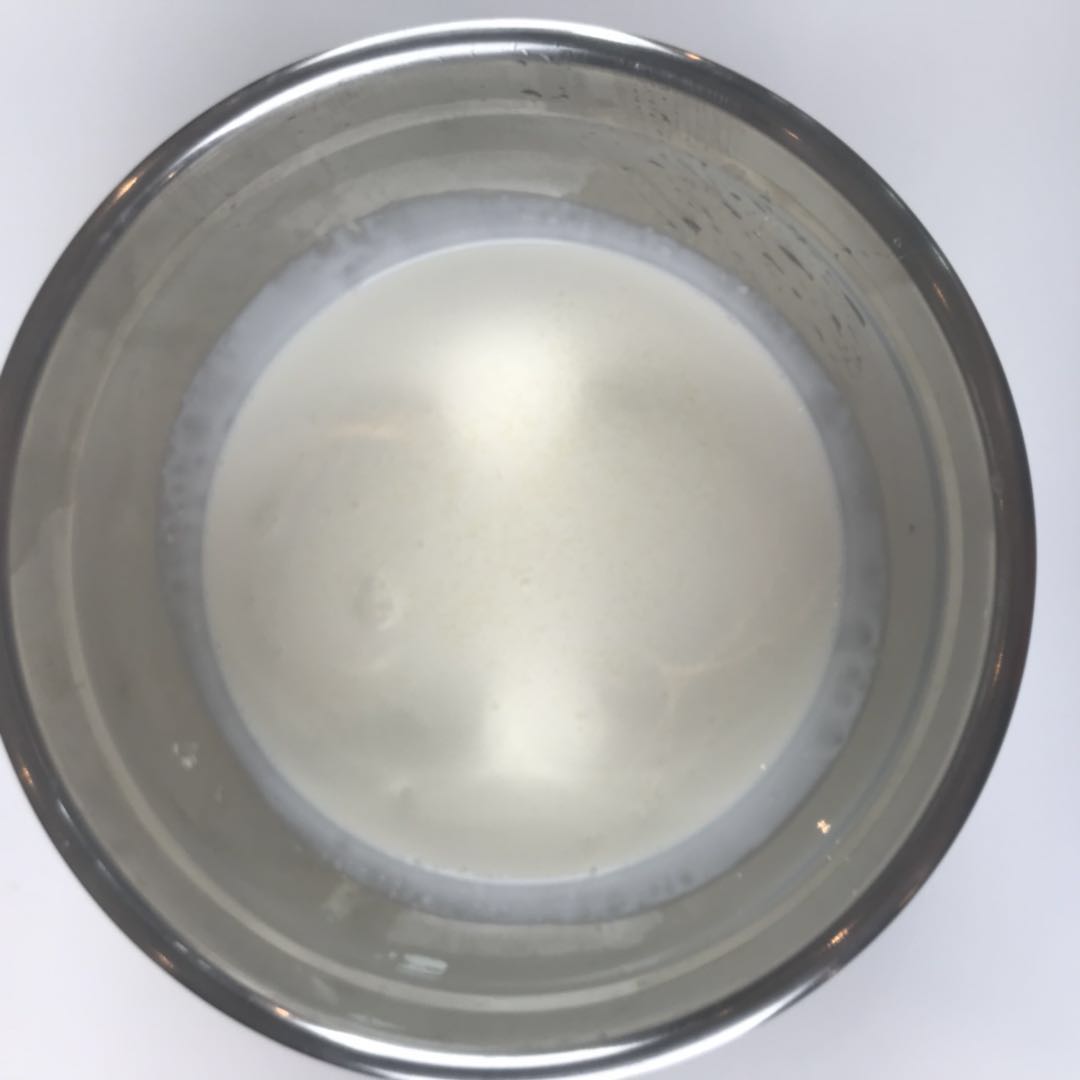 蛋糕奶油裱花零基础视频教程,最简单的纯白色奶油裱花蛋糕视频