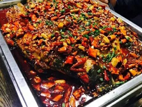 济南历下区半天妖烤鱼,济南小草屋诸葛烤鱼