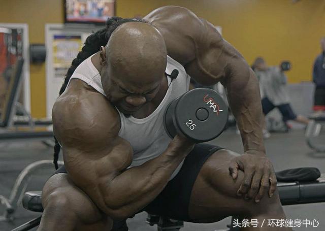 哑铃新手练胸练腹练手臂,哑铃真的可以练肱二头肌吗
