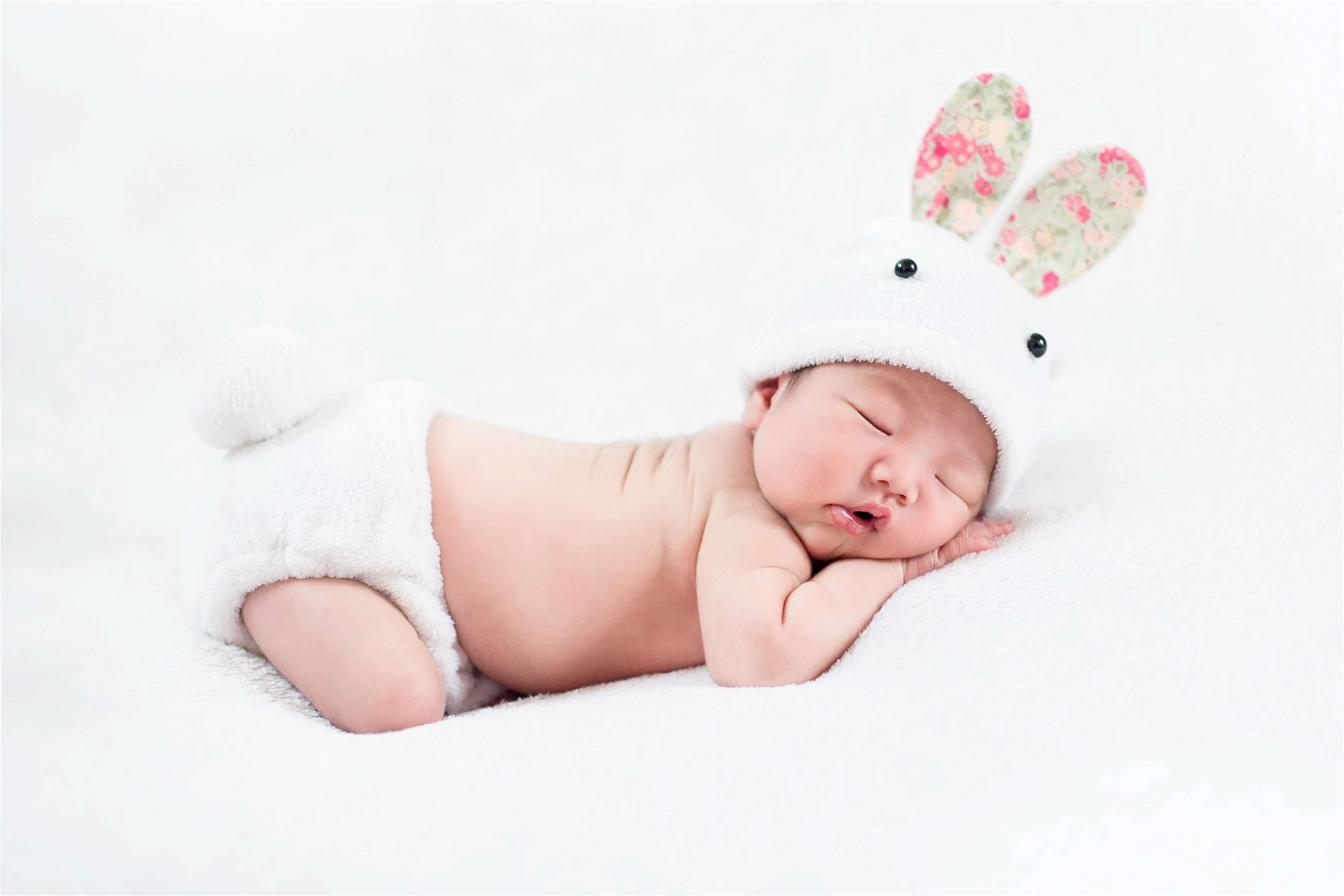 母乳性黄疸一个月后还有点黄,宝宝母乳性黄疸停了两天还是黄色