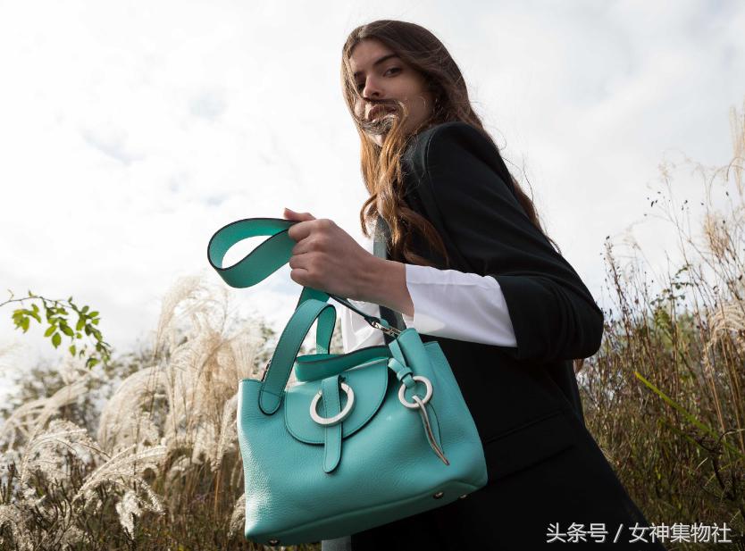 买不起贵的奢侈包就买个轻奢,上万元香奈儿包包