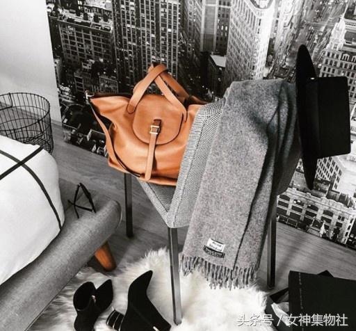 买不起贵的奢侈包就买个轻奢,上万元香奈儿包包