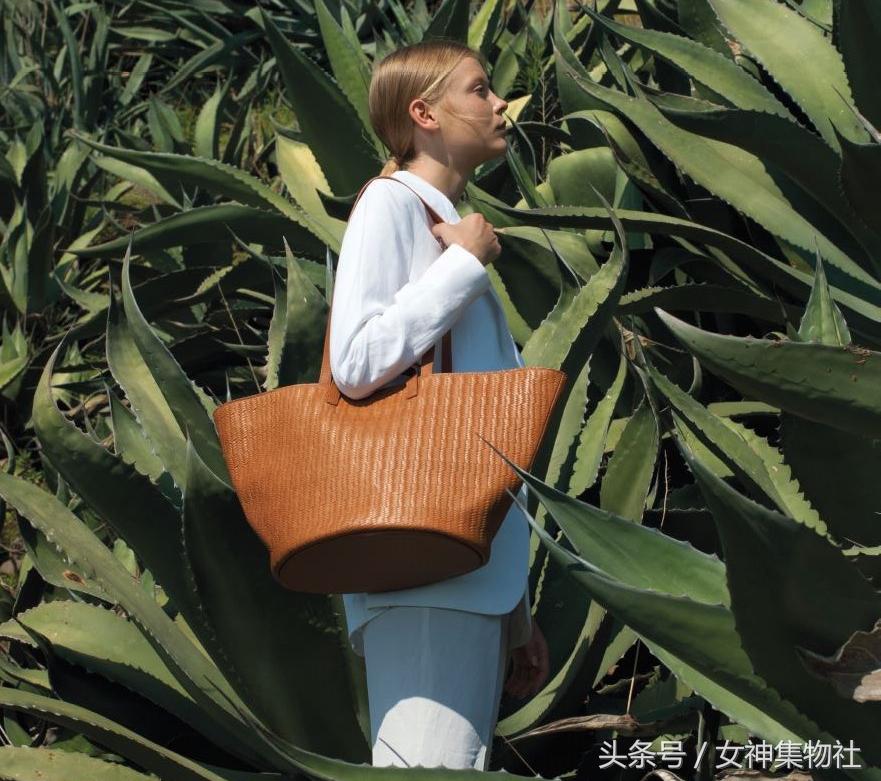 买不起贵的奢侈包就买个轻奢,上万元香奈儿包包