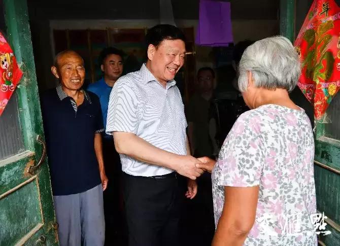 省委书记娄勤俭这次专题调研，格外关注农民集中居住问题