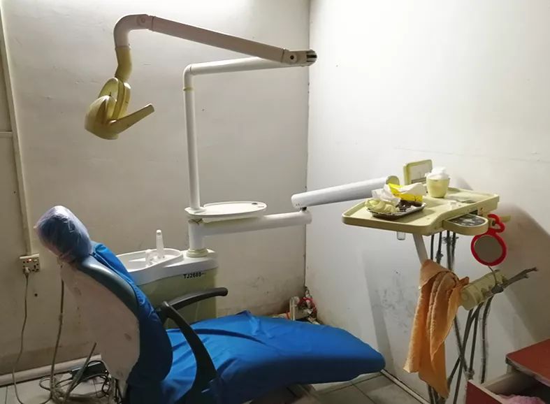 农民房外咋多了根线?手贱一拉,3万没了!竟扯出个牙科“黑窝”