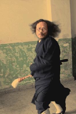 80多岁书法大师现场写字,这才是真正的书法大师倒着书写