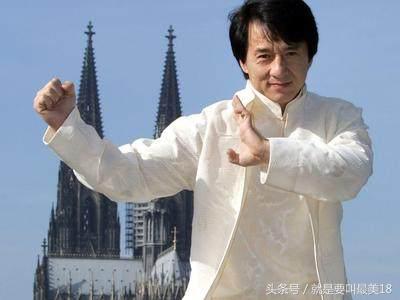 周星驰56岁被称为“星爷”！为什么64岁的成龙却只被叫“大哥”？