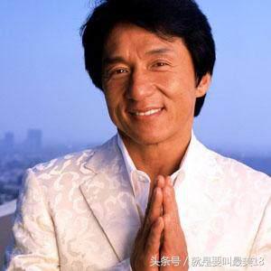 周星驰56岁被称为“星爷”！为什么64岁的成龙却只被叫“大哥”？