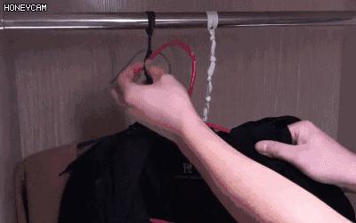 她在衣柜里系了根鞋带,衣柜竟然瞬间大一倍,服!