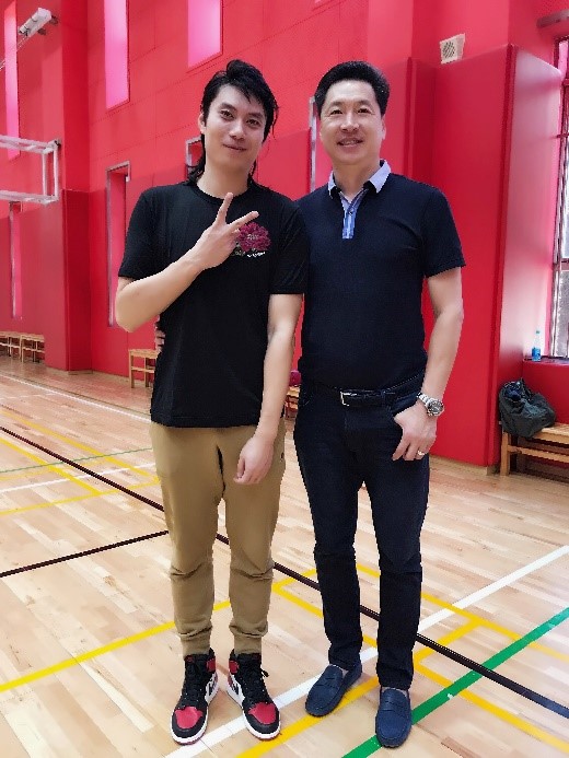 李春江当年打球时是前锋还是后卫,李春江三分线上篮