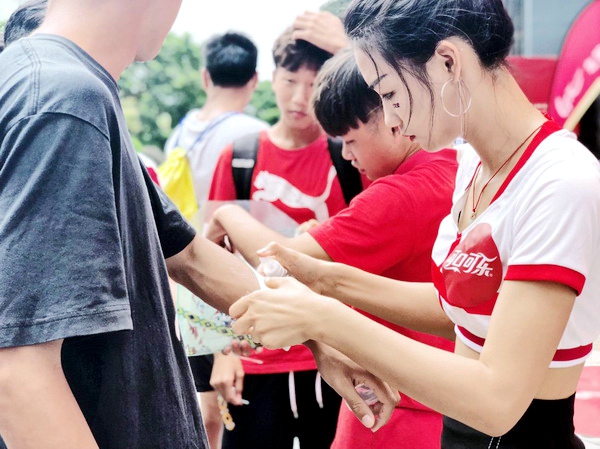 有趣您就来可口可乐X北部湾航空“你的世界杯”真人版