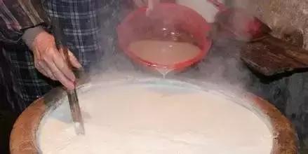 天津豆腐脑和东北豆腐脑区别,北方的豆腐脑和老豆腐是一样的吗