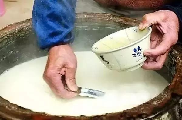 天津豆腐脑和东北豆腐脑区别,北方的豆腐脑和老豆腐是一样的吗