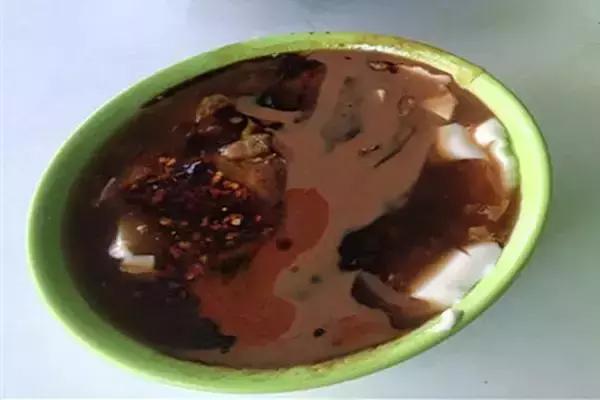 天津豆腐脑和东北豆腐脑区别,北方的豆腐脑和老豆腐是一样的吗