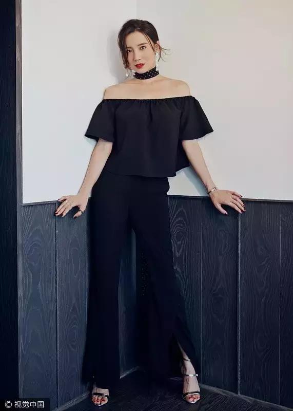 夏天开叉裙子里面可以穿牛仔裤,中长开叉裤裙穿搭