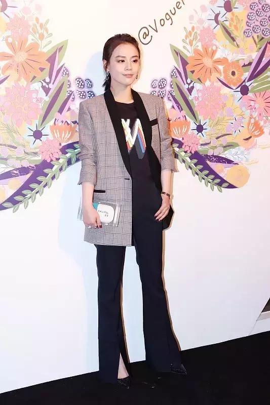 夏天开叉裙子里面可以穿牛仔裤,中长开叉裤裙穿搭