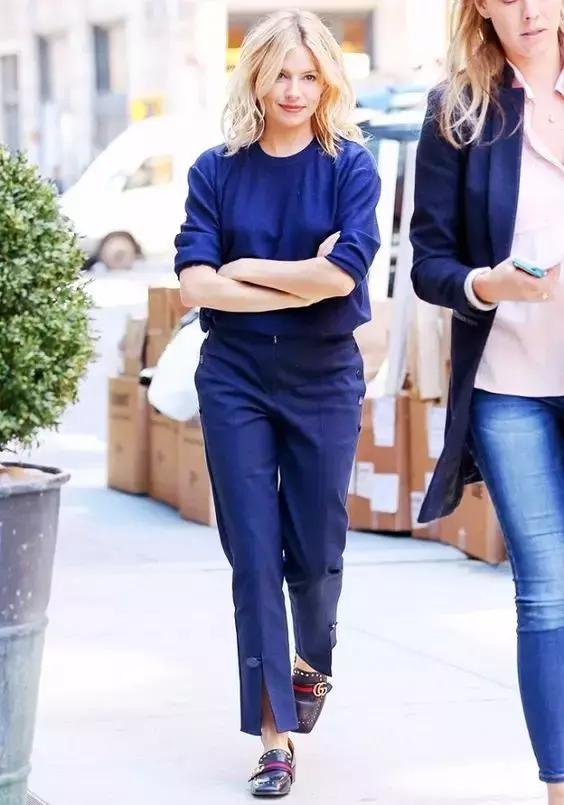 夏天开叉裙子里面可以穿牛仔裤,中长开叉裤裙穿搭