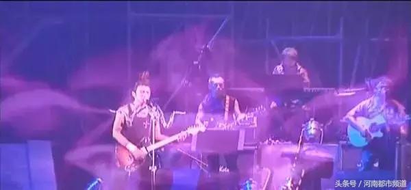 背起吉他的谢霆锋,才是我们记忆中的那个谢霆锋!