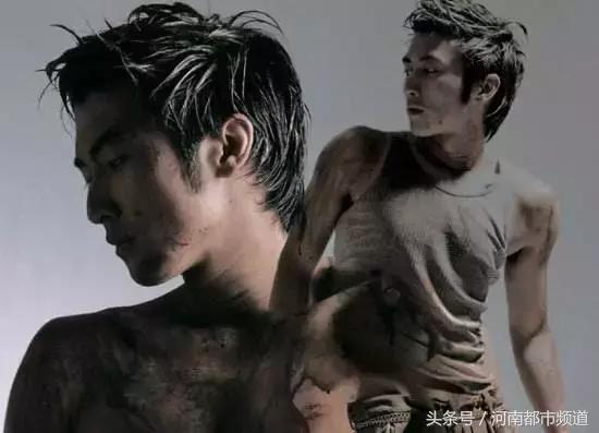 背起吉他的谢霆锋,才是我们记忆中的那个谢霆锋!