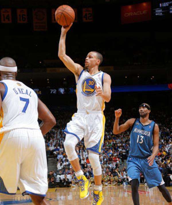 最强nba三个欧文打3v3,nba最强5个三分