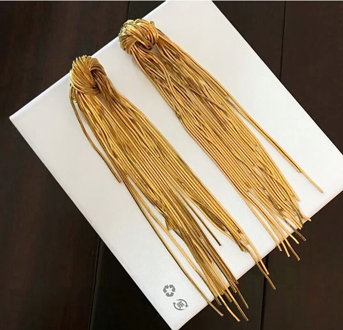 好看的皮囊千篇一律，有趣的耳环万里挑一！耳环选的好你脸最小！