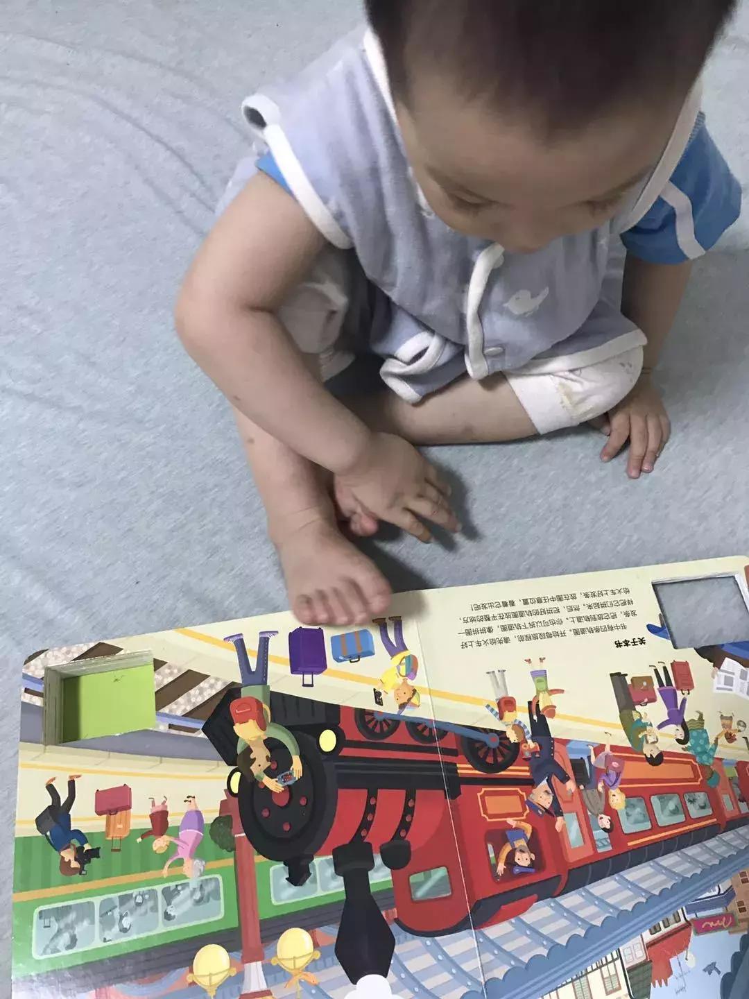 如何更高效启蒙宝宝读书的兴趣,怎么教小月龄宝宝看书