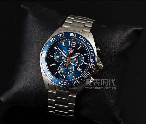 万元以内买石英表还是机械表,万元值得入手经典手表