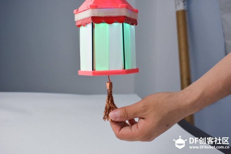 小灯笼手工制作里面可以发光,怎么做简易小灯笼会发光