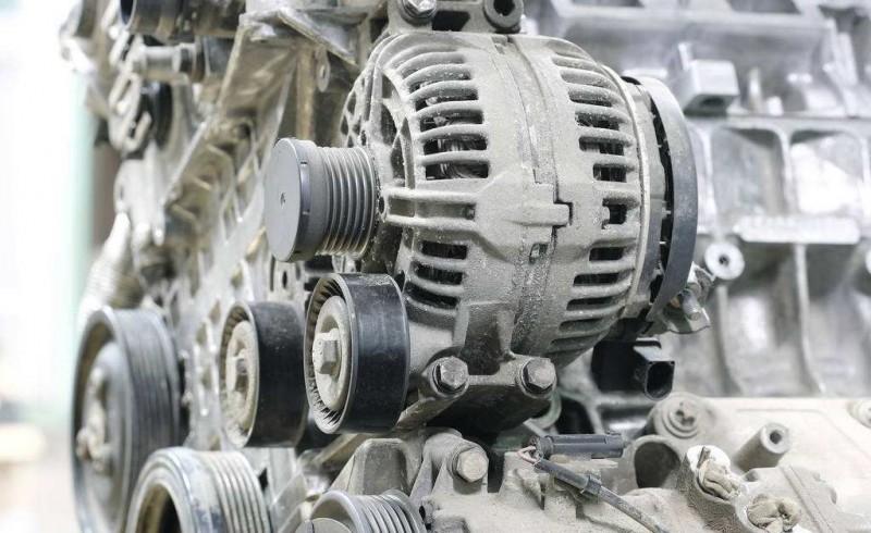 发电机和蓄电池,汽车发电机和蓄电池怎么配合供电