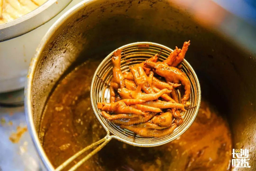 最新长沙美食推荐必吃,长沙美食攻略本地人带你吃遍全城