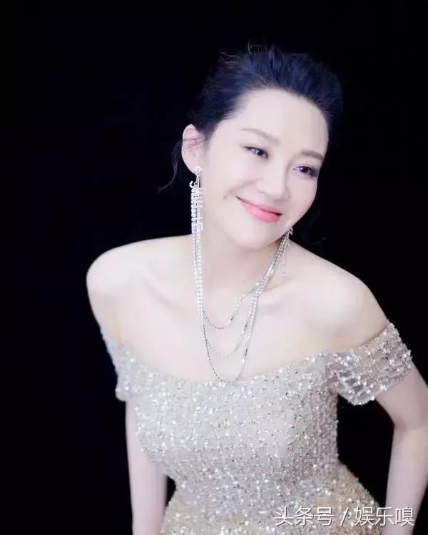 许晴臀肌肉训练视频,49岁许晴身材苗条