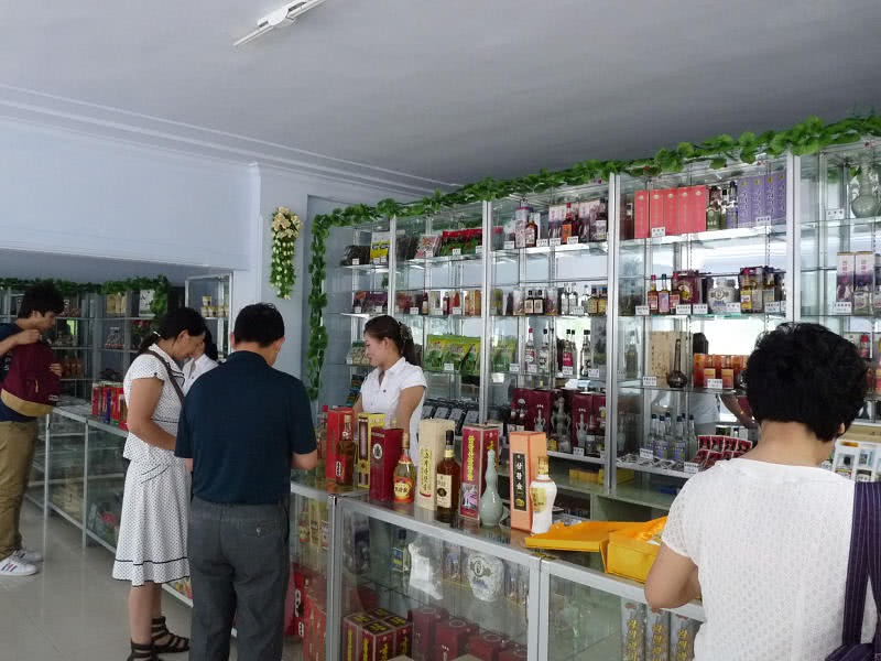 中国游客在朝鲜购物，导游的这一举动让人觉得不可思议