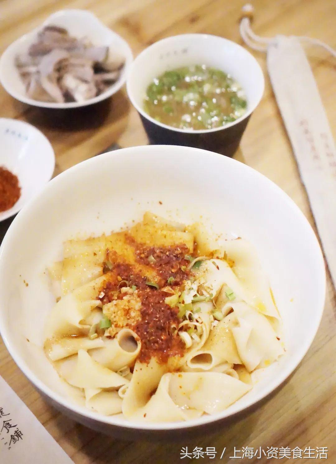 这家藏在南京路步行街背后的西北小馆，竟能把面做得天圆地方！