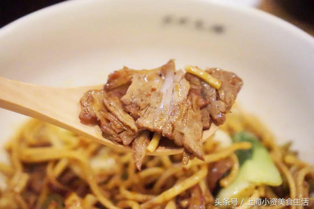 这家藏在南京路步行街背后的西北小馆，竟能把面做得天圆地方！