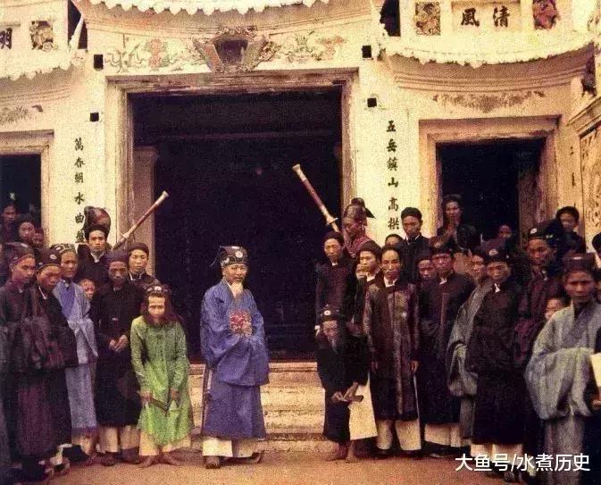 恍如隔世：一个法国牛贩子，用彩色胶片记录了110年前的旧中国