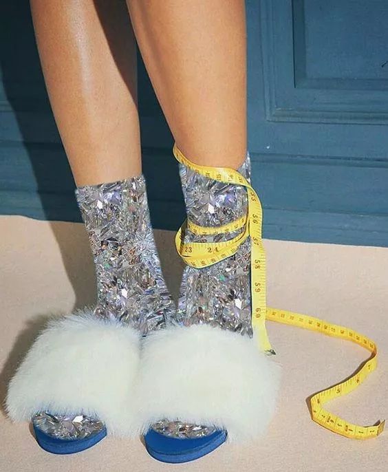 当我们穿着相同鞋子的时候，只有袜子能代表你的个性了