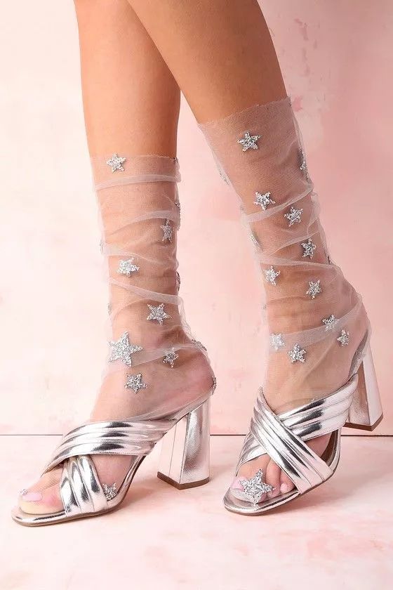 当我们穿着相同鞋子的时候，只有袜子能代表你的个性了