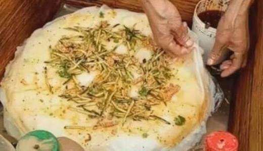 大妈街头摆摊卖冰凉小吃,大妈特色小吃生意