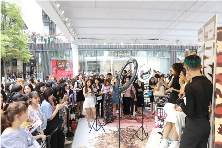 魅可人手一支的口红,m.a.c魅可限定系列