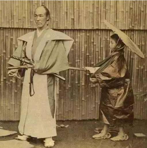 一个韩国人跑到日本，只用了一个方法，居然差点把日本搞到灭国！