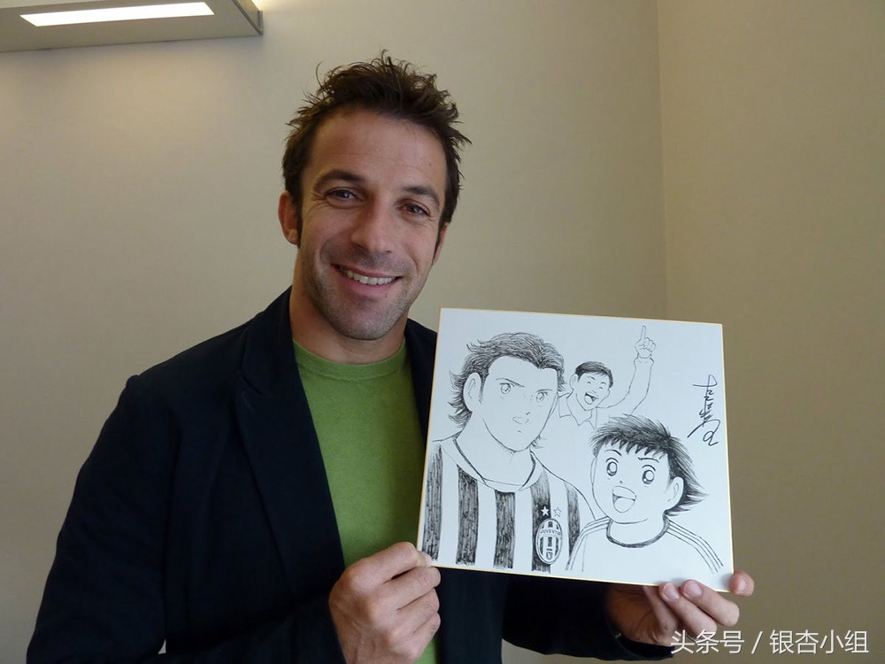 漫画的影响力!这些顶级球星都获赠过《足球小将》签名画板