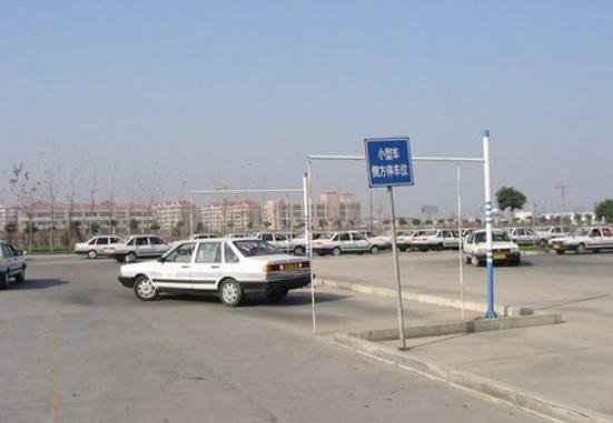 考驾照科目二全过程难不难,考驾照科目二怎么才能不紧张考过